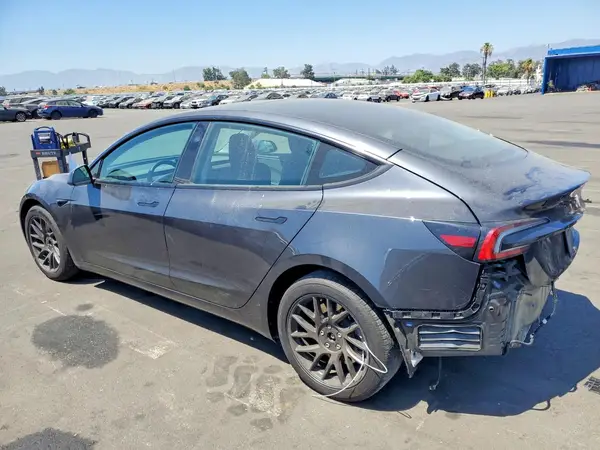 5YJ3E1EA1SF082248 2025 TESLA MODEL 3 - Image 2