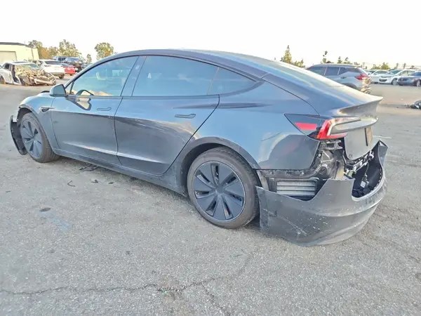 5YJ3E1EA1SF877624 2025 TESLA MODEL 3 - Image 2
