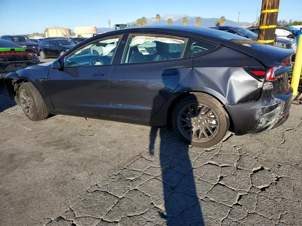 5YJ3E1EA1SF882502 2025 TESLA MODEL 3 - Image 2