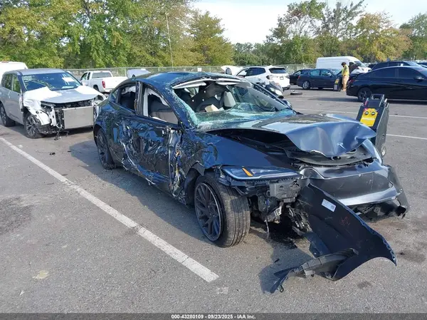 5YJ3E1EA1SF882970 2025 TESLA MODEL 3 - Image 1