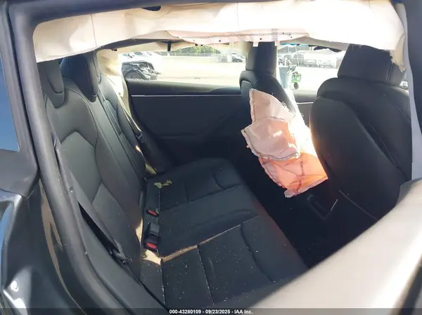 5YJ3E1EA1SF882970 2025 TESLA MODEL 3 - Image 8