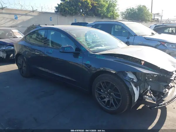 5YJ3E1EA1SF884167 2025 TESLA MODEL 3 - Image 1