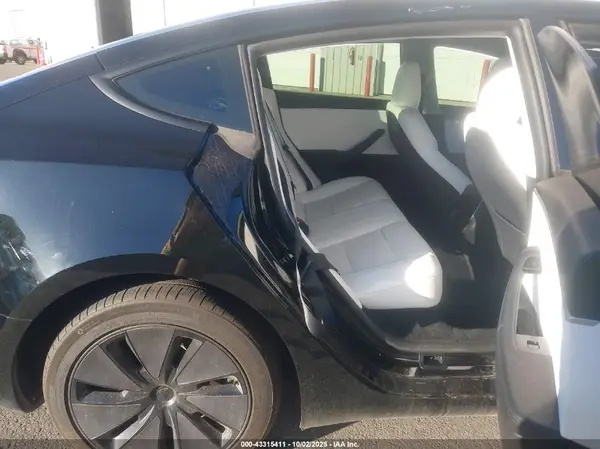 5YJ3E1EA1SF903865 2025 TESLA MODEL 3 - Image 8