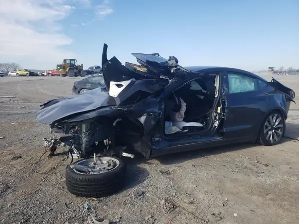5YJ3E1EA1SF906135 2025 TESLA MODEL 3 - Image 1