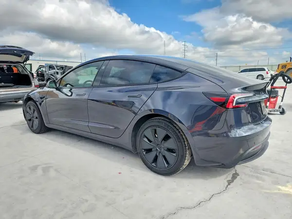 5YJ3E1EA1SF906605 2025 TESLA MODEL 3 - Image 2