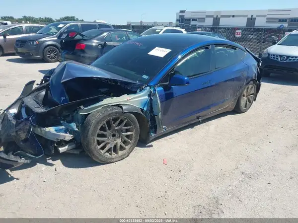 5YJ3E1EA1SF910377 2025 TESLA MODEL 3 - Image 2