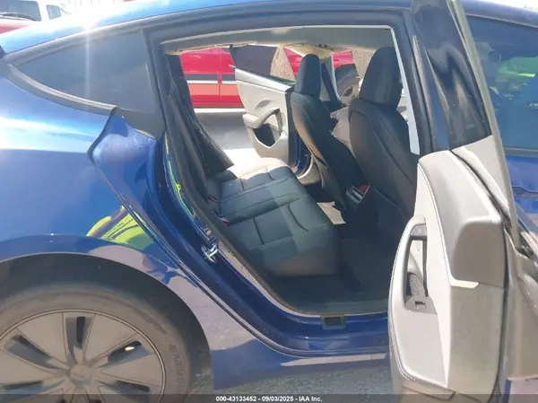 5YJ3E1EA1SF910377 2025 TESLA MODEL 3 - Image 8