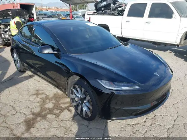 5YJ3E1EA1SF910539 2025 TESLA MODEL 3 - Image 1