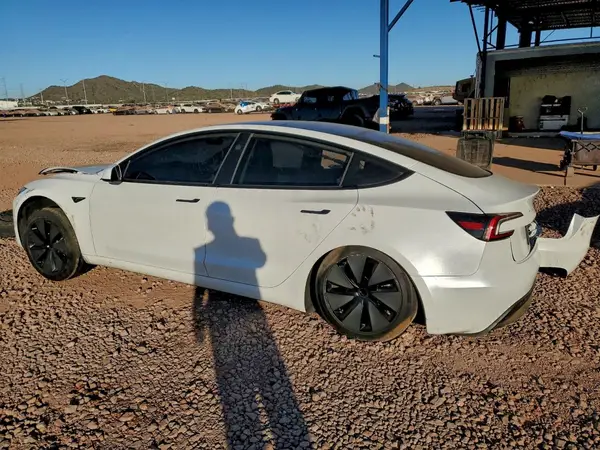 5YJ3E1EA1SF910900 2025 TESLA MODEL 3 - Image 2