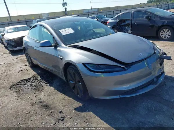 5YJ3E1EA1SF922500 2025 TESLA MODEL 3 - Image 1