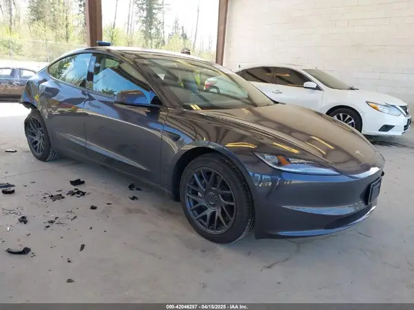 5YJ3E1EA1SF923548 2025 TESLA MODEL 3 - Image 1
