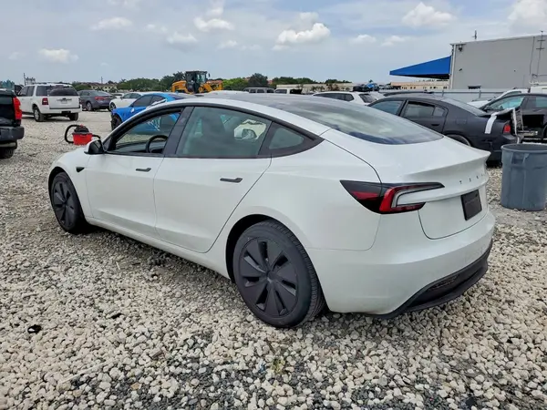 5YJ3E1EA1SF925316 2025 TESLA MODEL 3 - Image 2