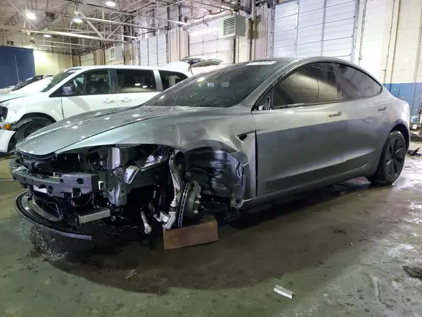 5YJ3E1EA1SF925543 2025 TESLA MODEL 3 - Image 1