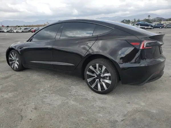 5YJ3E1EA1SF935389 2025 TESLA MODEL 3 - Image 2