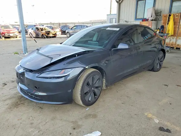 5YJ3E1EA1SF936929 2025 TESLA MODEL 3 - Image 1