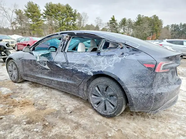 5YJ3E1EA1SF937899 2025 TESLA MODEL 3 - Image 2