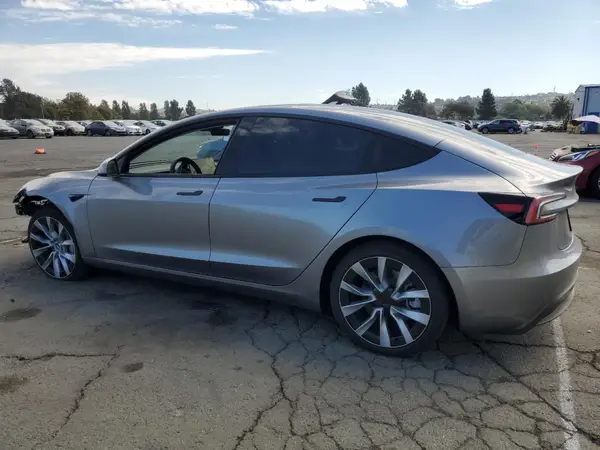 5YJ3E1EA1SF938664 2025 TESLA MODEL 3 - Image 2