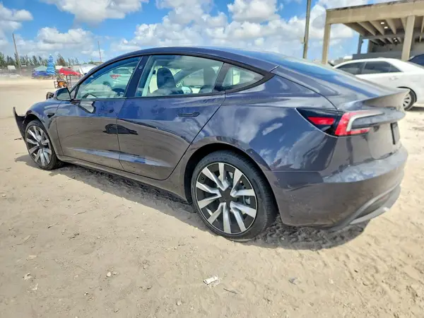 5YJ3E1EA1SF939992 2025 TESLA MODEL 3 - Image 2