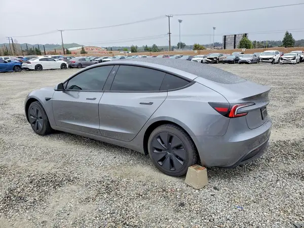 5YJ3E1EA1SF960065 2025 TESLA MODEL 3 - Image 2