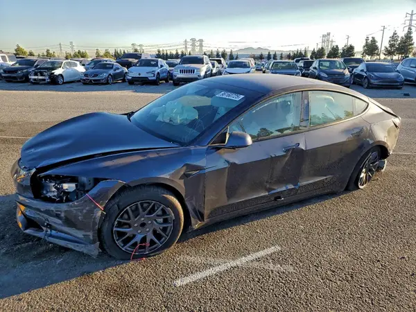 5YJ3E1EA1SF965122 2025 TESLA MODEL 3 - Image 1