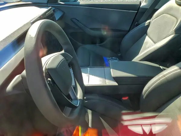 5YJ3E1EA1SF969882 2025 TESLA MODEL 3 - Image 8