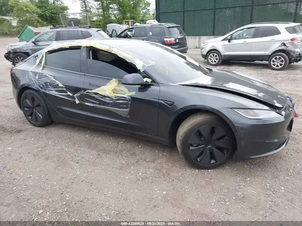 5YJ3E1EA1SF973222 2025 TESLA MODEL 3 - Image 1