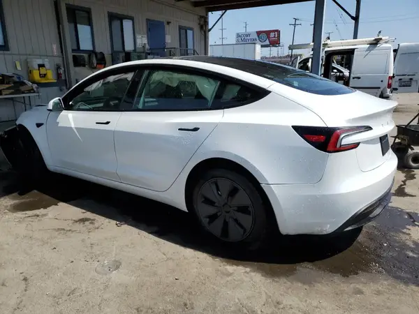 5YJ3E1EA1SF975505 2025 TESLA MODEL 3 - Image 2