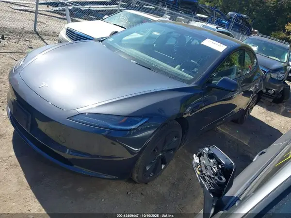 5YJ3E1EA1SF978422 2025 TESLA MODEL 3 - Image 2