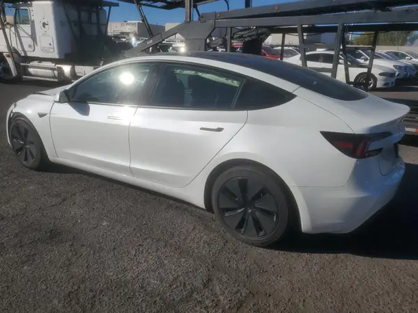 5YJ3E1EA1SF982860 2025 TESLA MODEL 3 - Image 2