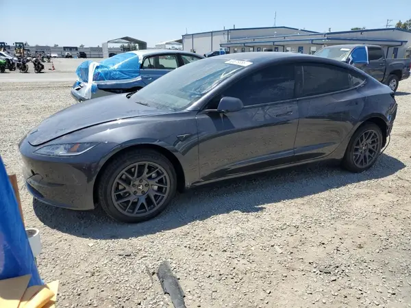 5YJ3E1EA1SF985144 2025 TESLA MODEL 3 - Image 1