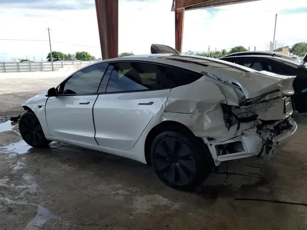 5YJ3E1EA1SF986357 2025 TESLA MODEL 3 - Image 2