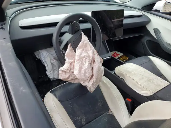 5YJ3E1EA1SF992014 2025 TESLA MODEL 3 - Image 8