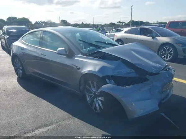 5YJ3E1EA1SF993826 2025 TESLA MODEL 3 - Image 1
