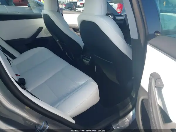 5YJ3E1EA1SF993826 2025 TESLA MODEL 3 - Image 8