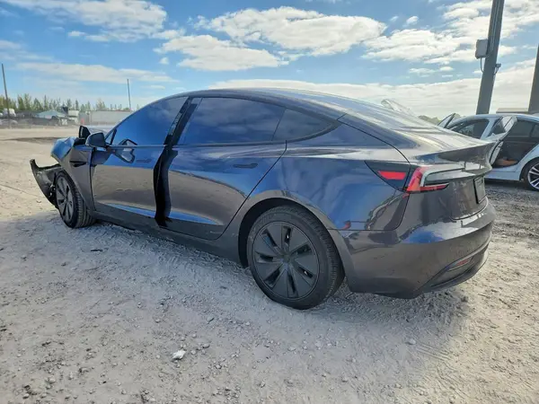 5YJ3E1EA1SF997049 2025 TESLA MODEL 3 - Image 2