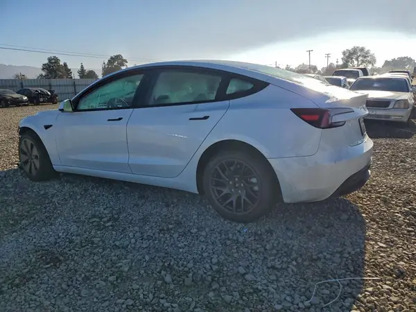 5YJ3E1EA1TF122359 2026 TESLA MODEL 3 - Image 2