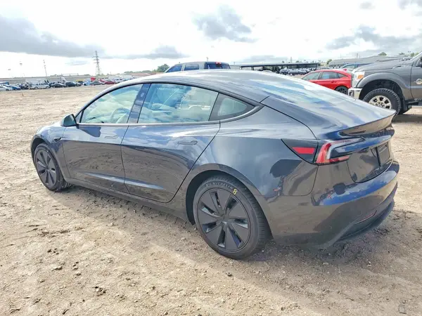 5YJ3E1EA1TF136097 2026 TESLA MODEL 3 - Image 2