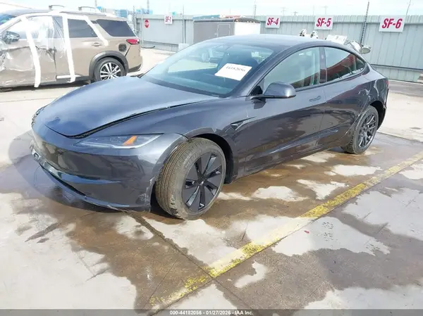 5YJ3E1EA1TF139114 2026 TESLA MODEL 3 - Image 2