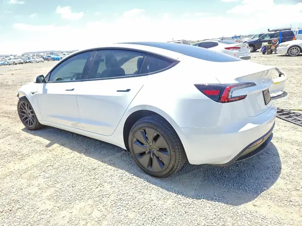 5YJ3E1EA1TF147973 2026 TESLA MODEL 3 - Image 2