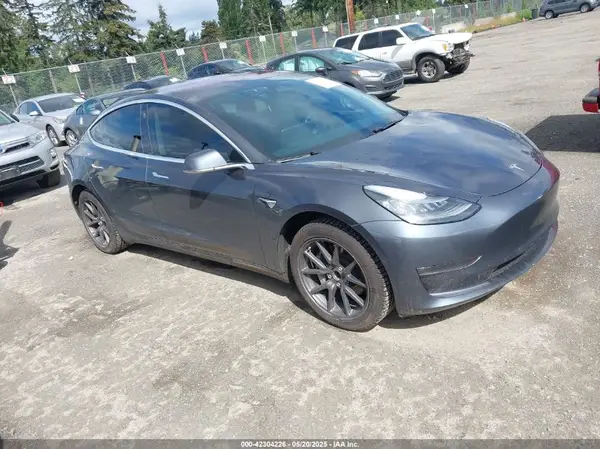 5YJ3E1EA2JF011588 2018 TESLA MODEL 3 - Image 1