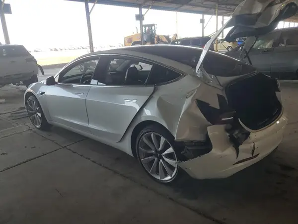 5YJ3E1EA2JF018394 2018 TESLA MODEL 3 - Image 2