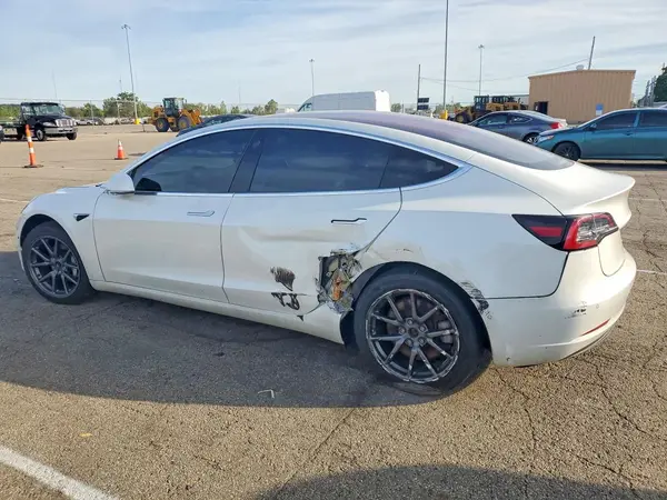 5YJ3E1EA2JF023207 2018 TESLA MODEL 3 - Image 2