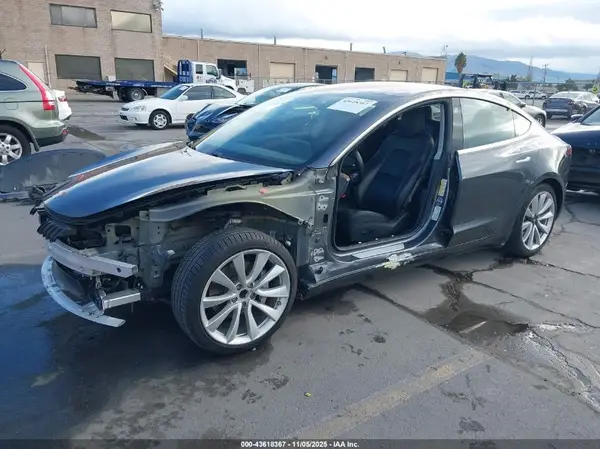 5YJ3E1EA2JF023742 2018 TESLA MODEL 3 - Image 2