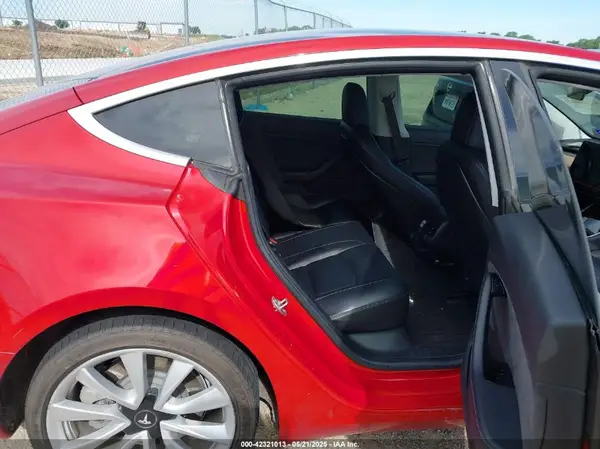 5YJ3E1EA2JF024664 2018 TESLA MODEL 3 - Image 8
