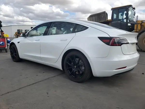 5YJ3E1EA2JF025278 2018 TESLA MODEL 3 - Image 2