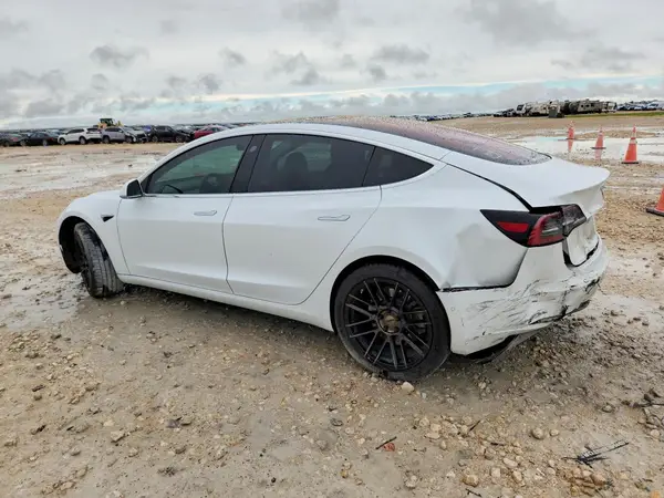 5YJ3E1EA2JF035258 2018 TESLA MODEL 3 - Image 2