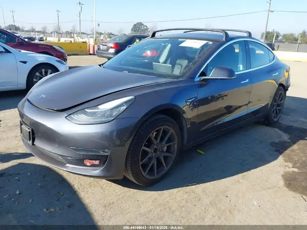 5YJ3E1EA2JF037592 2018 TESLA MODEL 3 - Image 2