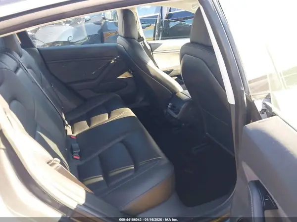 5YJ3E1EA2JF037592 2018 TESLA MODEL 3 - Image 8