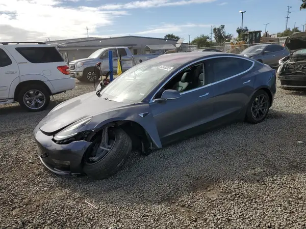 5YJ3E1EA2JF038886 2018 TESLA MODEL 3 - Image 1