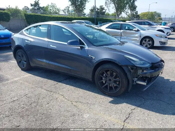 5YJ3E1EA2JF039262 2018 TESLA MODEL 3 - Image 1